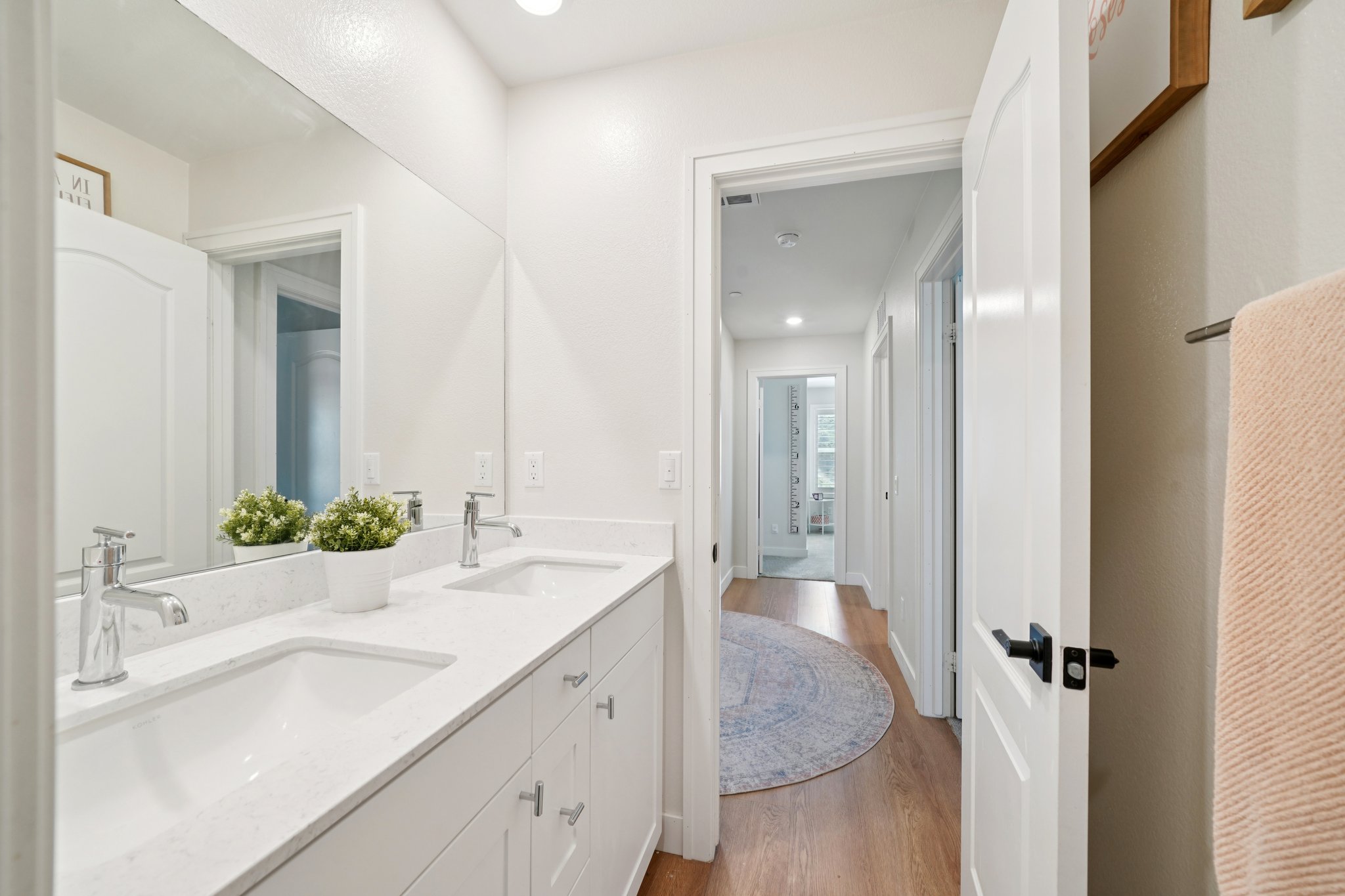 Mountain Gate Dr-S1203-040.jpg