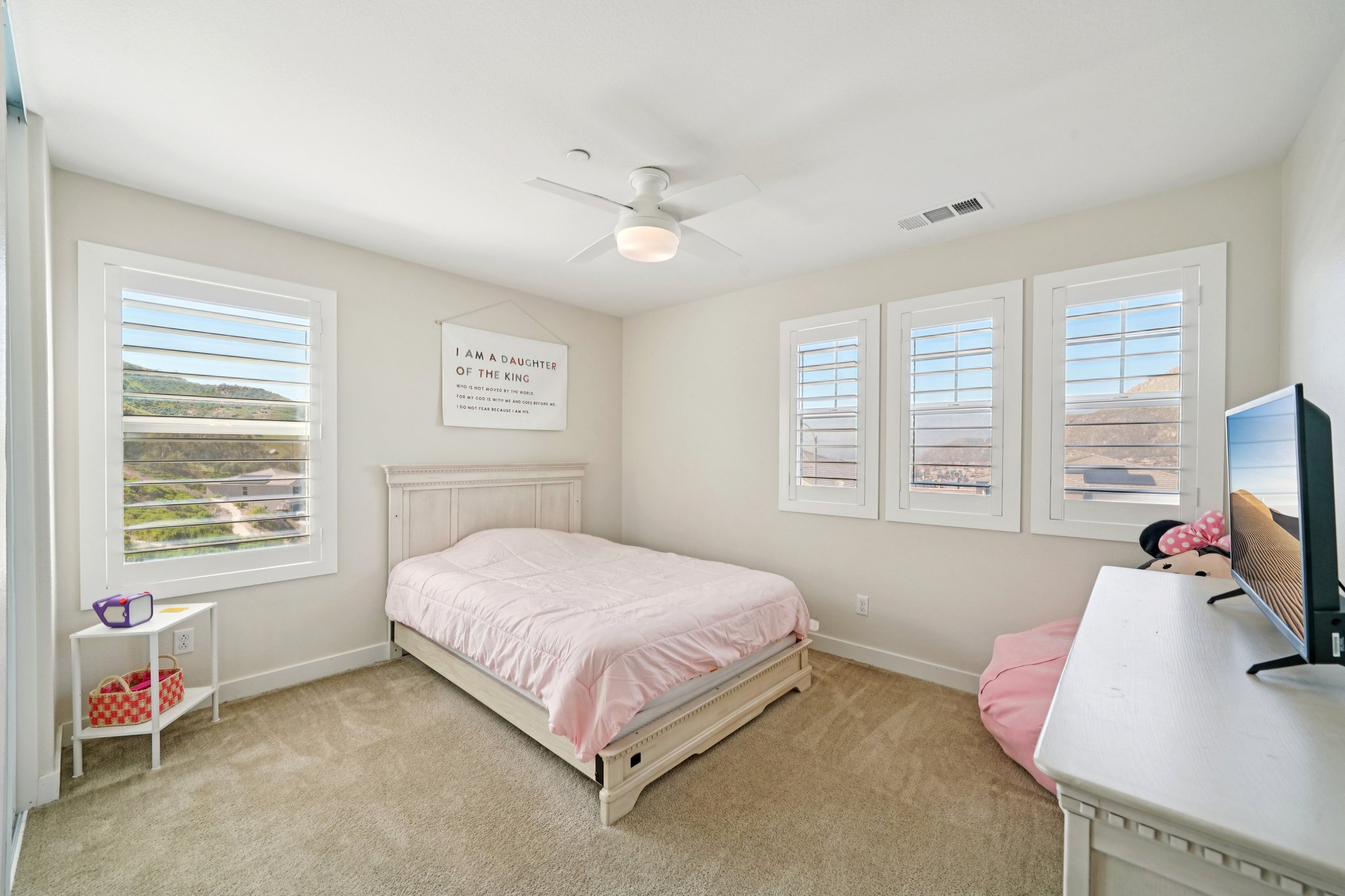 Mountain Gate Dr-S1203-044.jpg