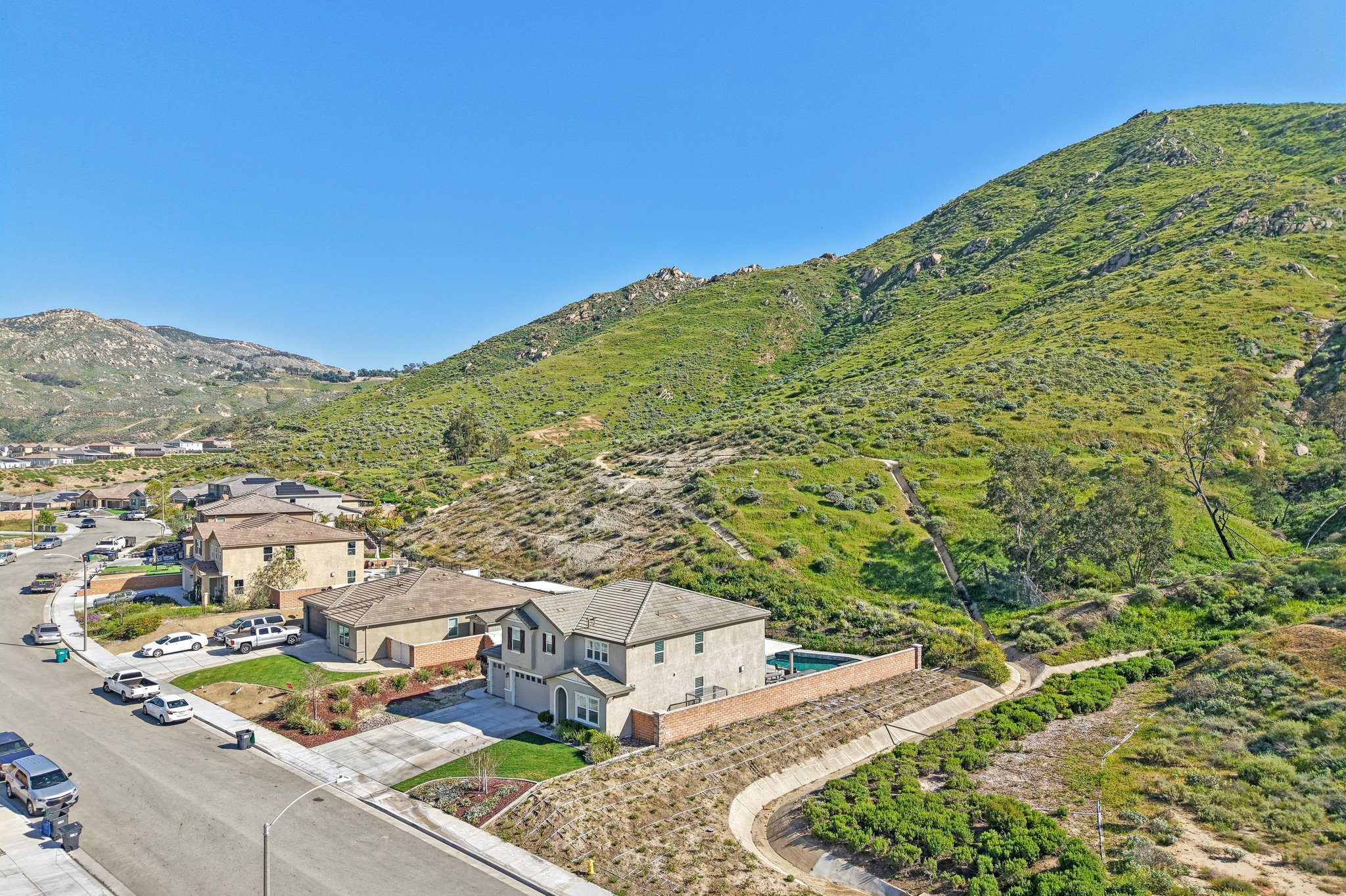 Mountain Gate Dr-S1203-059.jpg