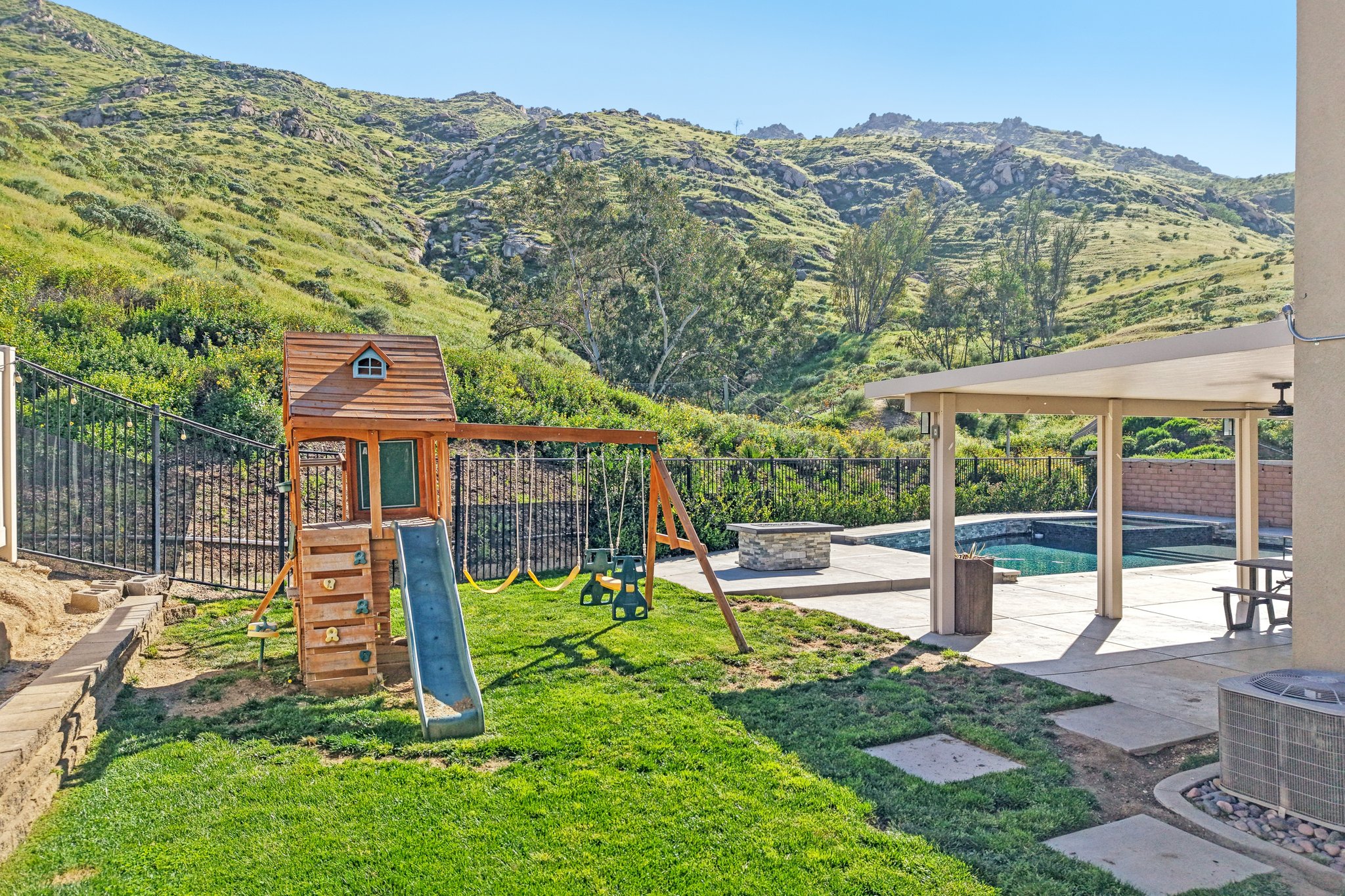 Mountain Gate Dr-S1203-064.jpg