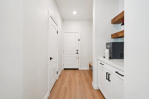 Mountain Gate Dr-S1203-019.jpg