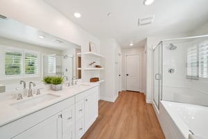 Mountain Gate Dr-S1203-030.jpg