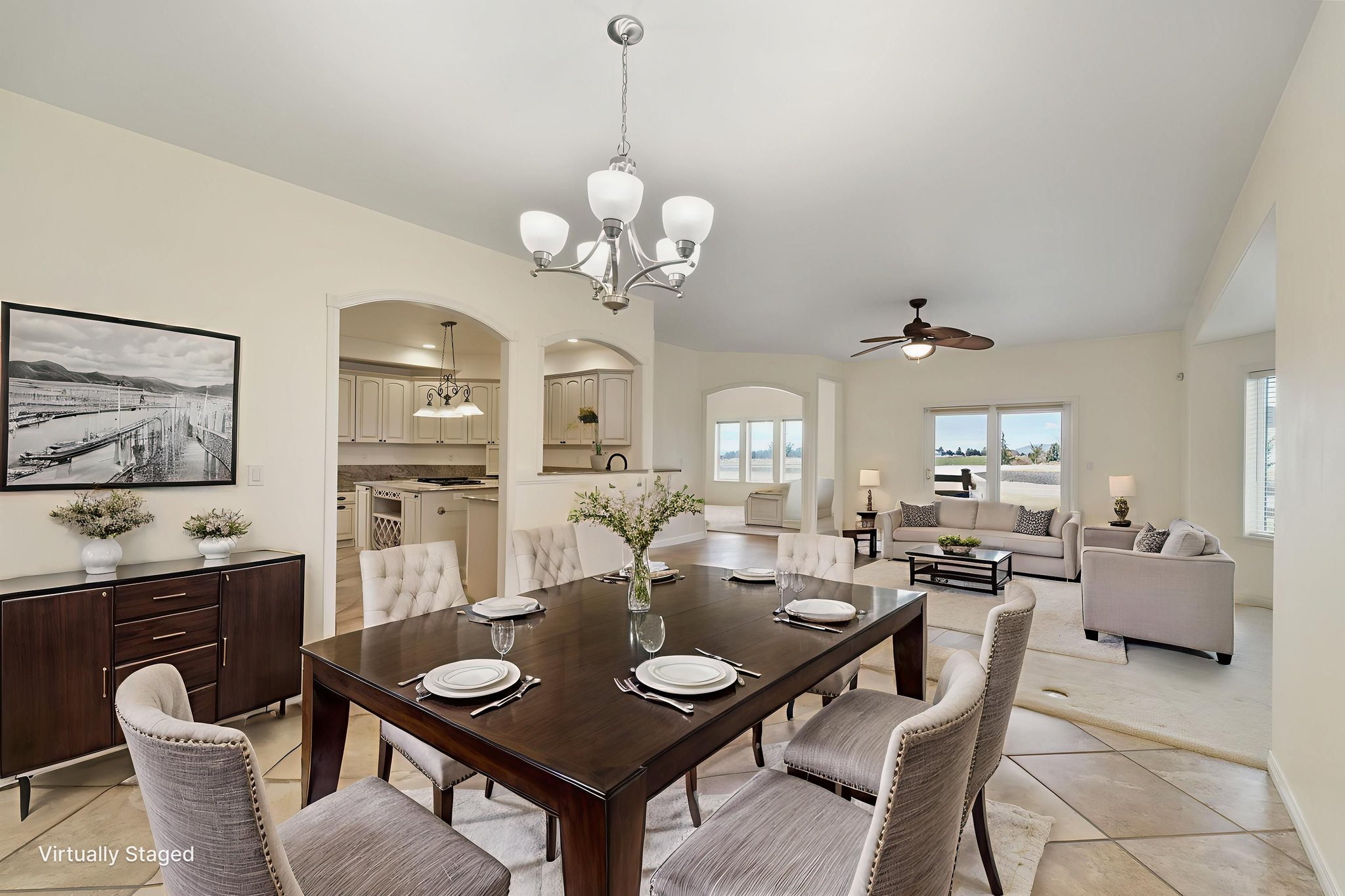 DSC08815 virtually staged.jpeg