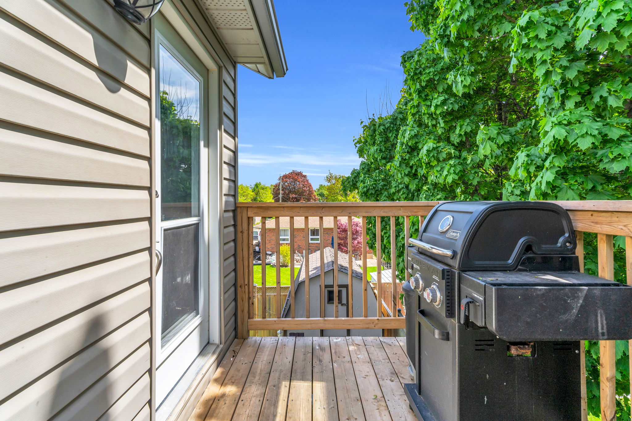 Front Porch/Entrance