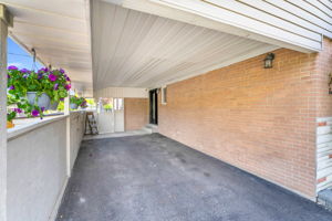 Front Porch/Entrance