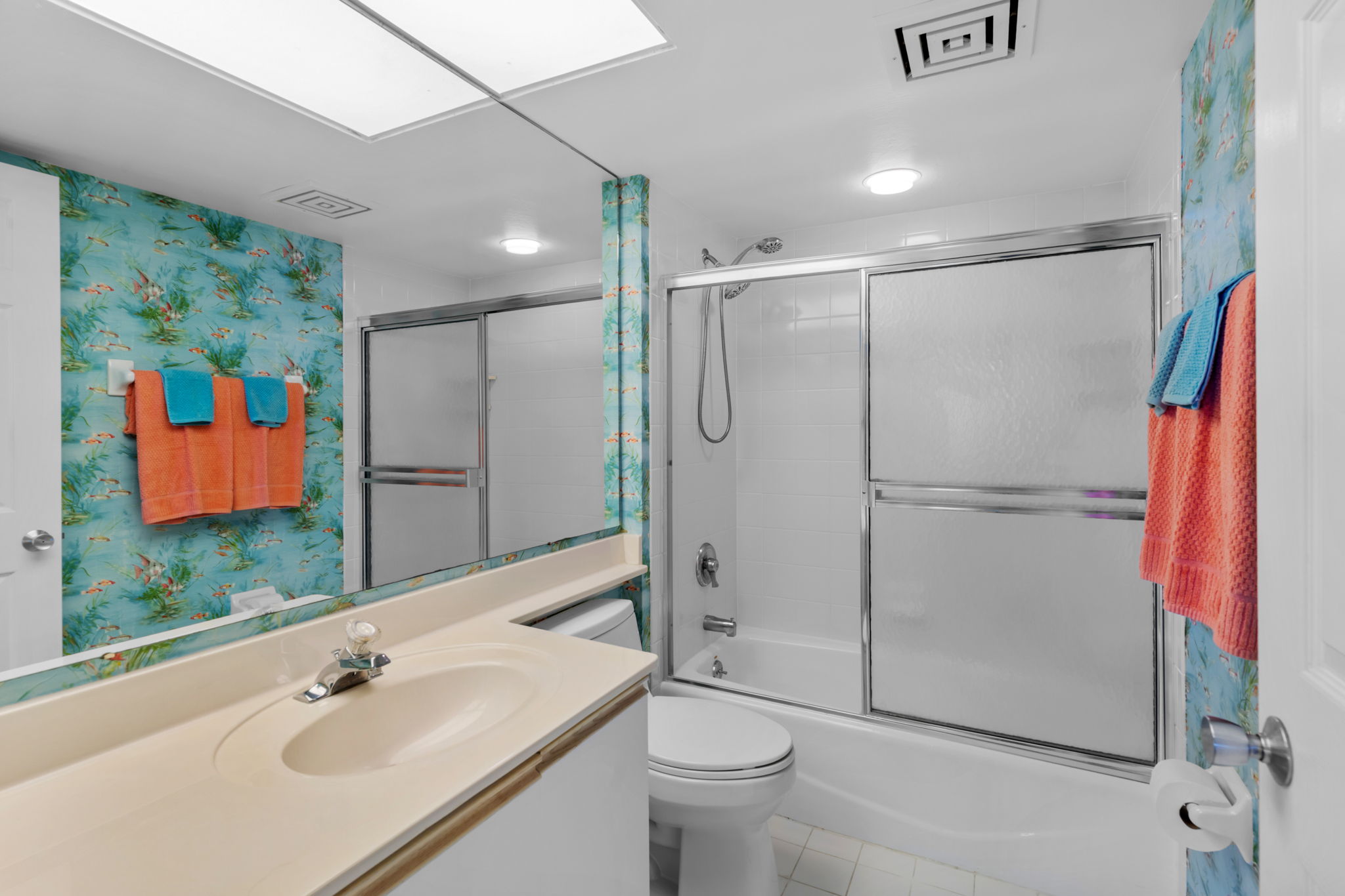 Well-maintained second bathroom with full tub and shower