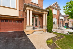 Front Porch/Entrance