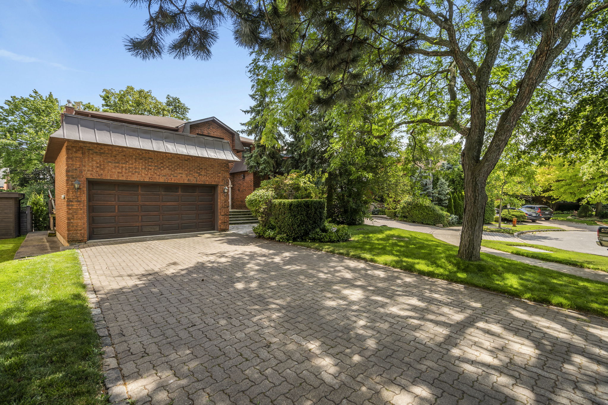 21 Brandy Ct Toronto, ON M3B 3L3