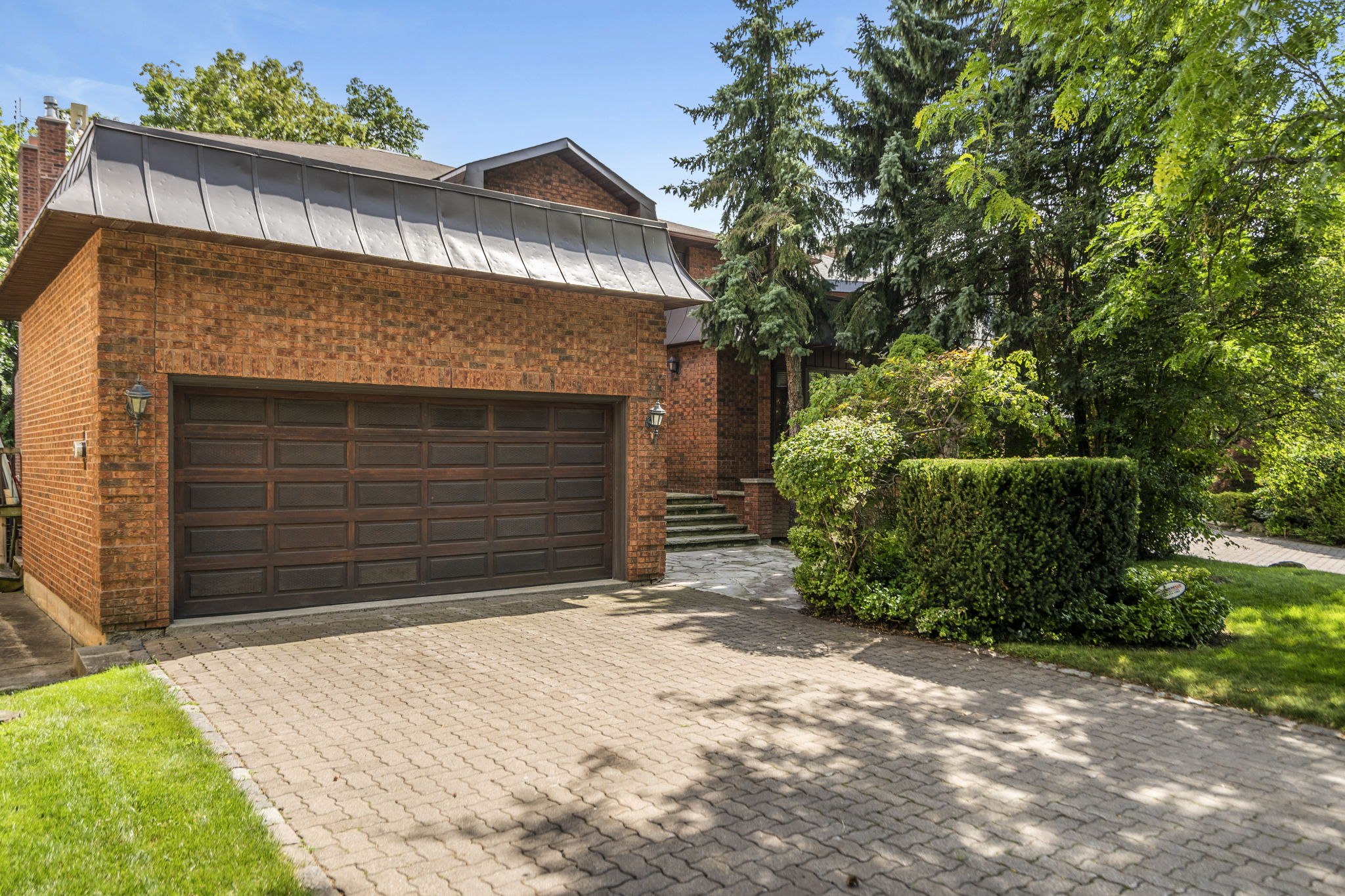 21 Brandy Ct Toronto, ON M3B 3L3