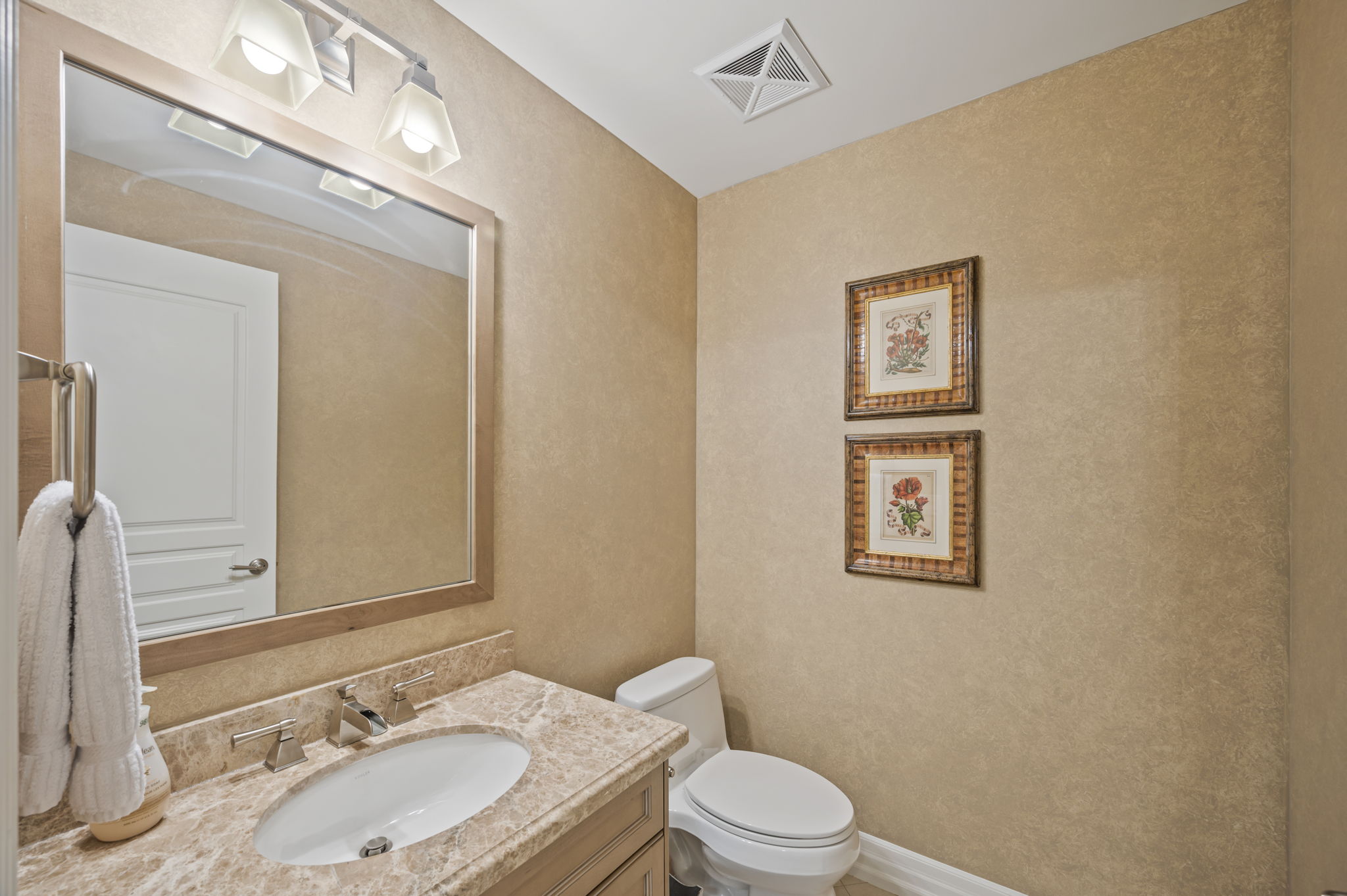 21 Burkebrook Pl Unit 407 Toronto, ON M4G 0A2