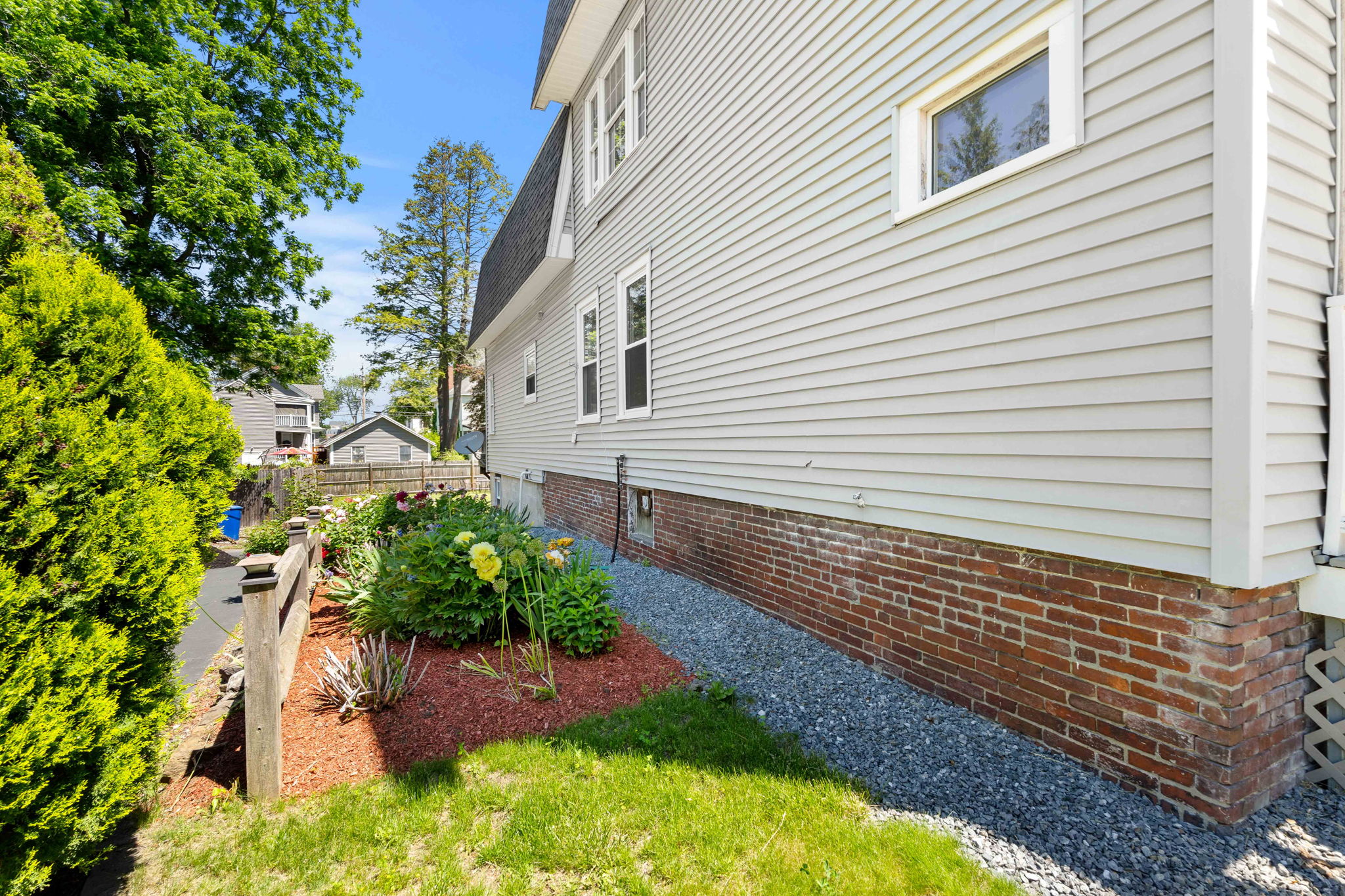 21 Carleton Ave, Haverhill, MA 01835, USA Photo 4
