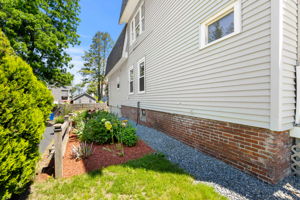 21 Carleton Ave, Haverhill, MA 01835, USA Photo 3