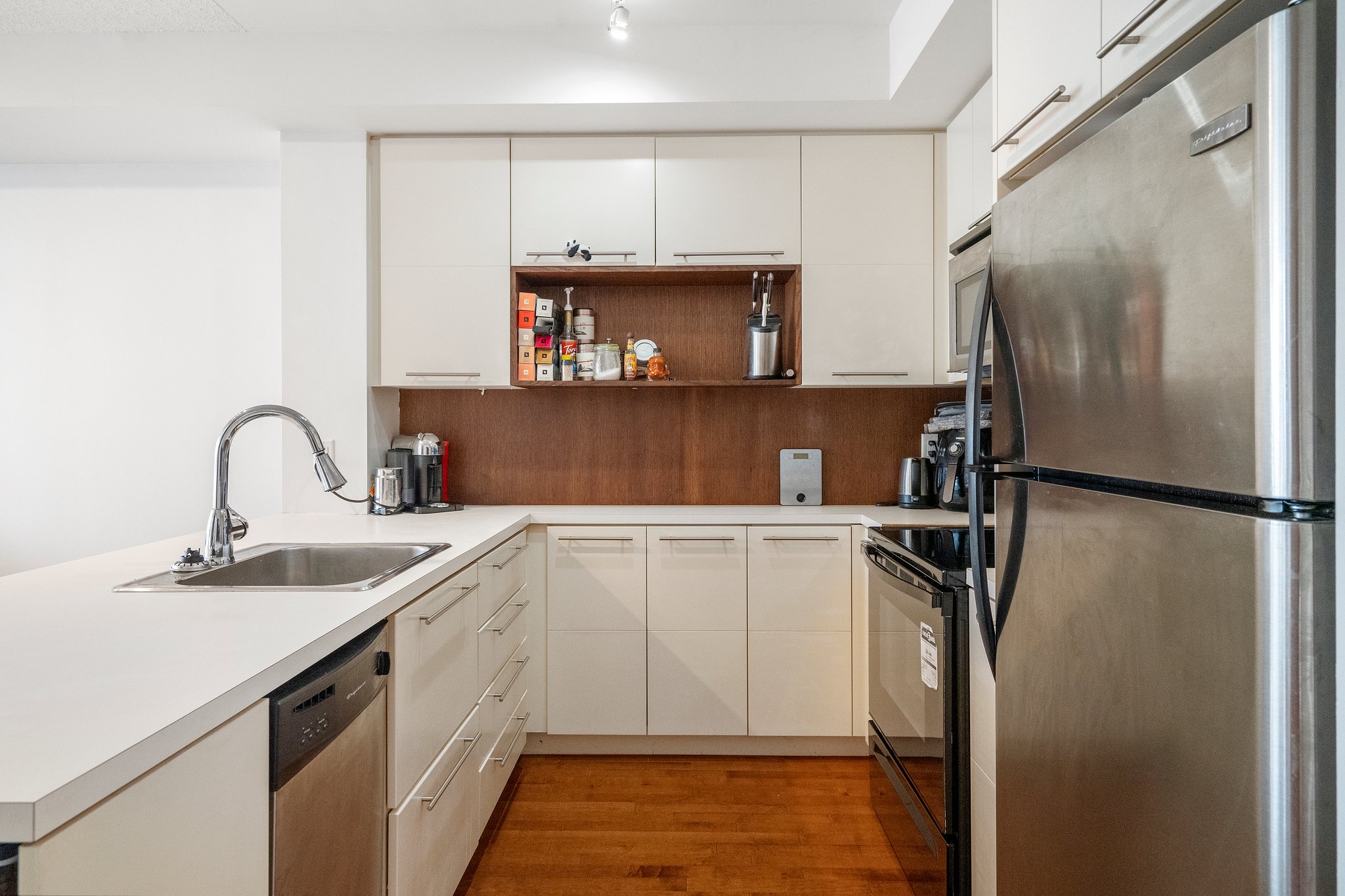 21 Carlton St. Unit 3805 Toronto, ON M5B 1L3