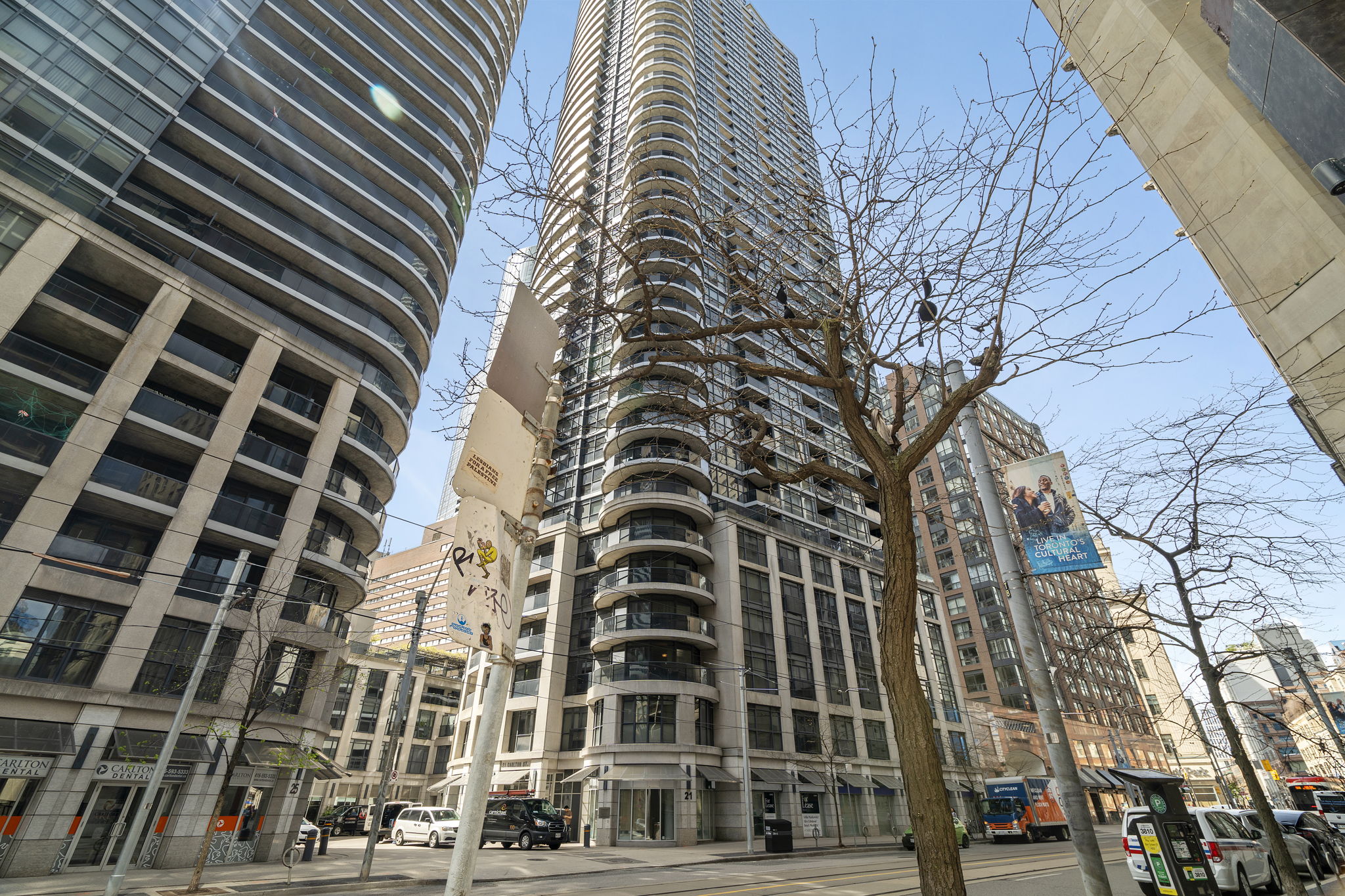 21 Carlton St. Unit 3805 Toronto, ON M5B 1L3