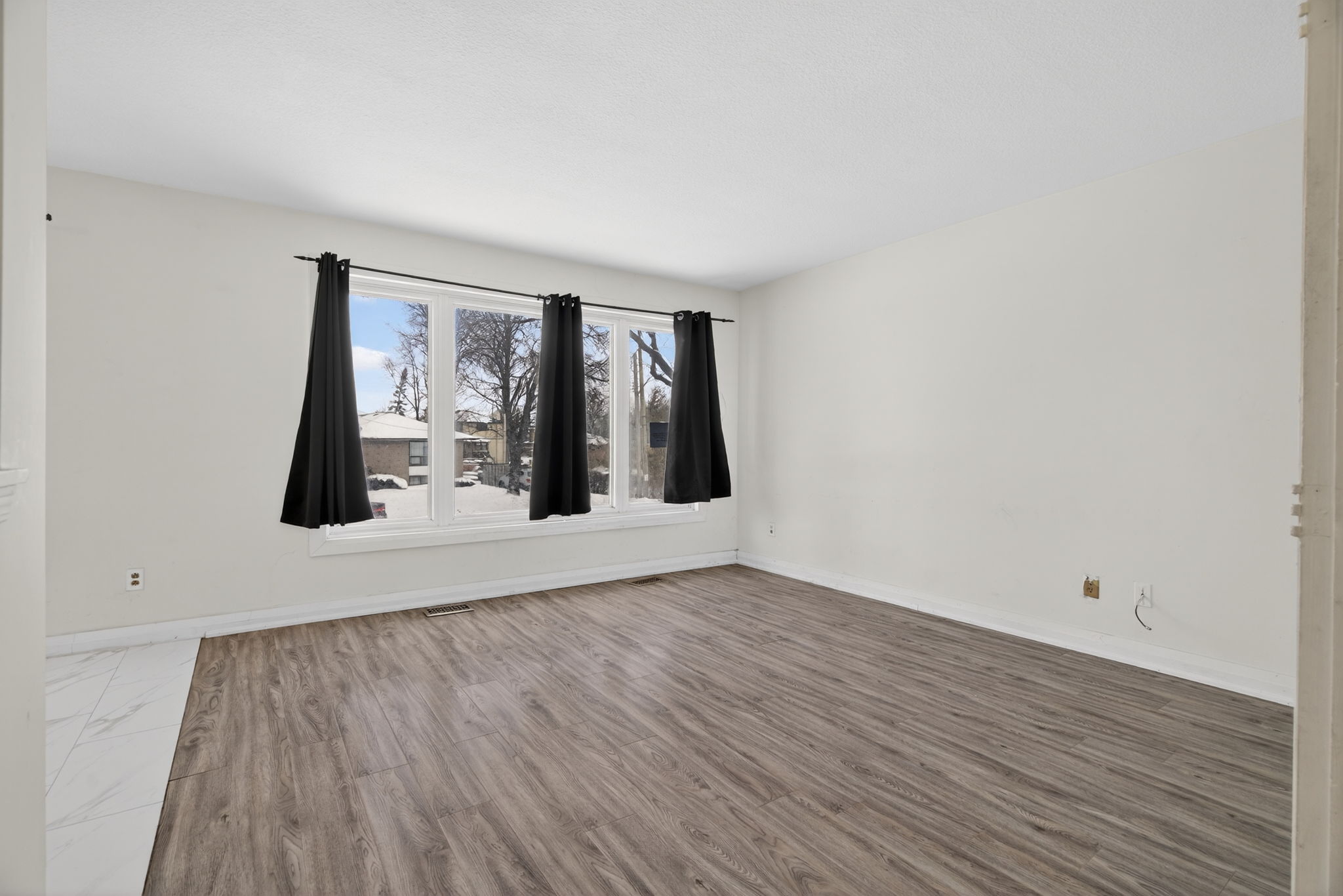 21 Caulfield Rd Toronto, ON M9W 1W8