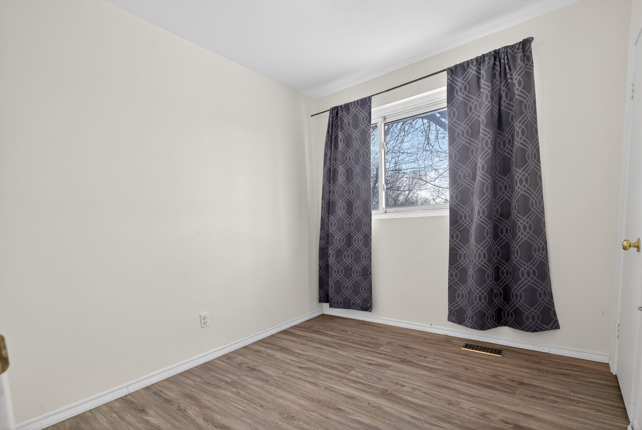 21 Caulfield Rd Toronto, ON M9W 1W8