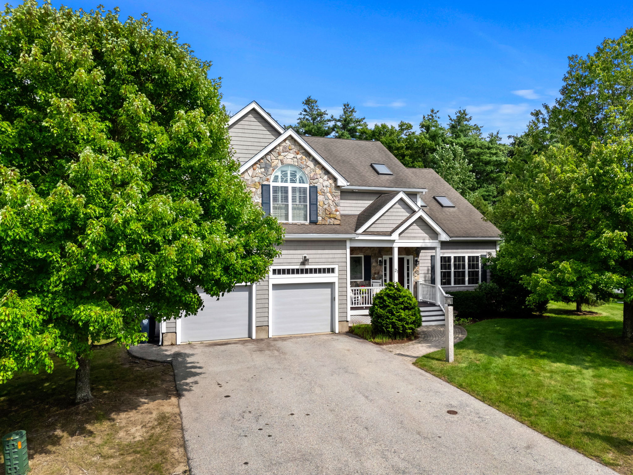 21 Daylily Dr, Nashua, NH 03062, USA Photo 2