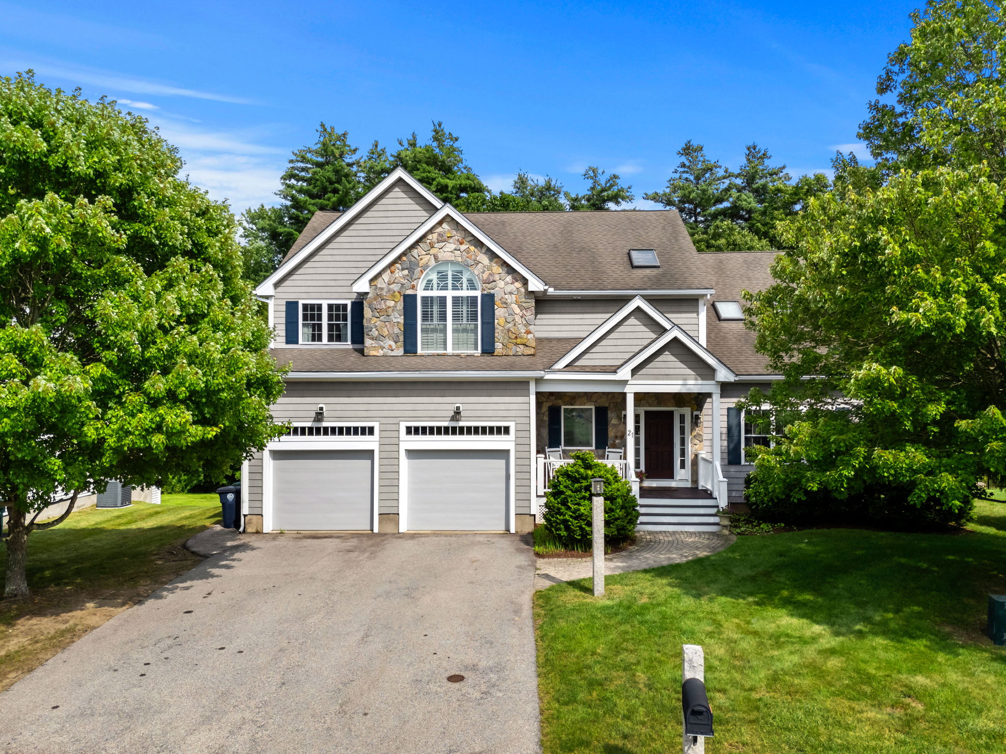 21 Daylily Dr, Nashua, NH 03062, USA Photo 3