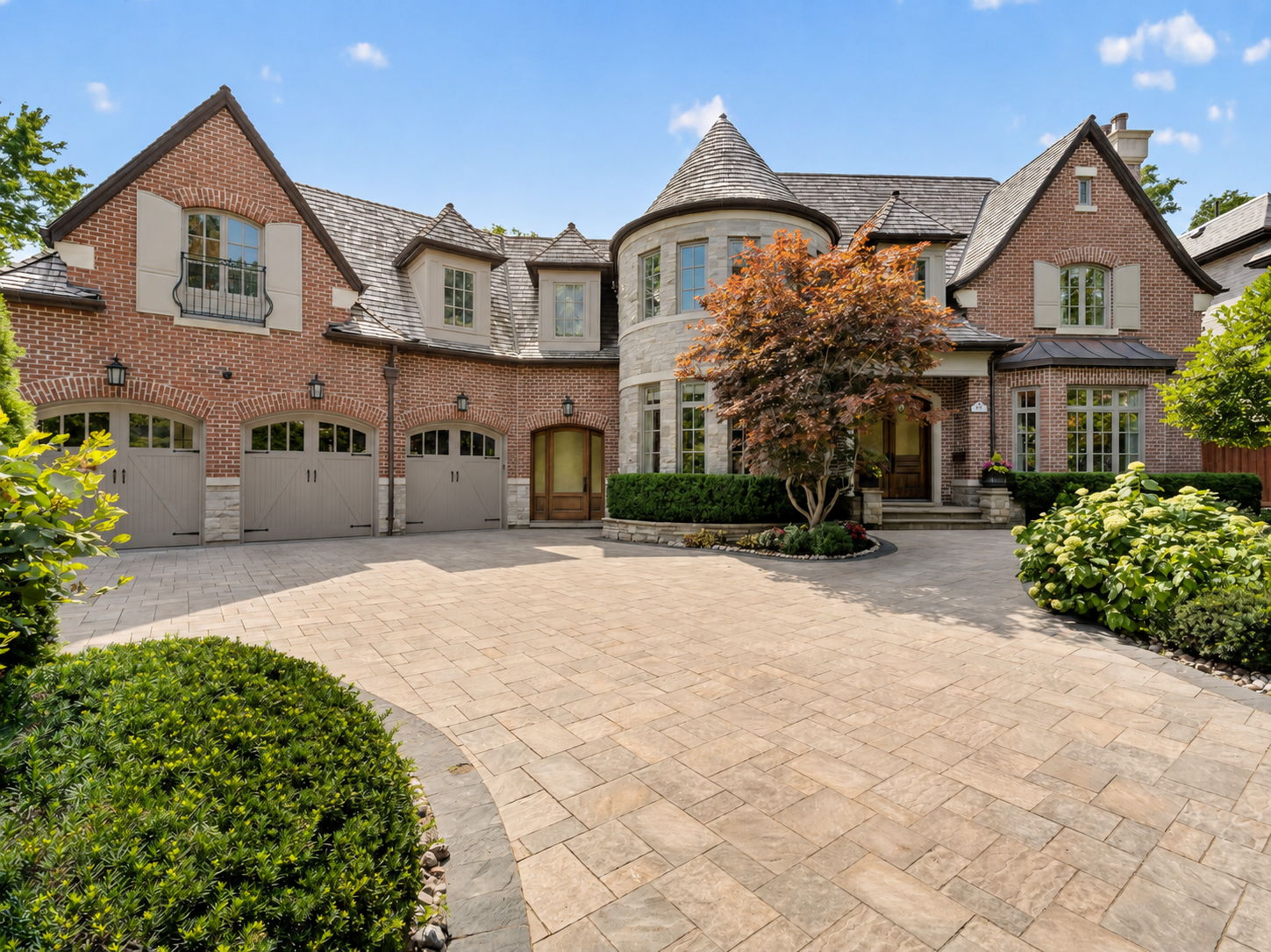 21 Don Ridge Dr Toronto, ON M2P 1H3