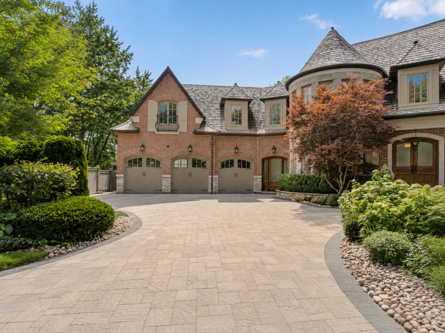 21 Don Ridge Dr Toronto, ON M2P 1H3