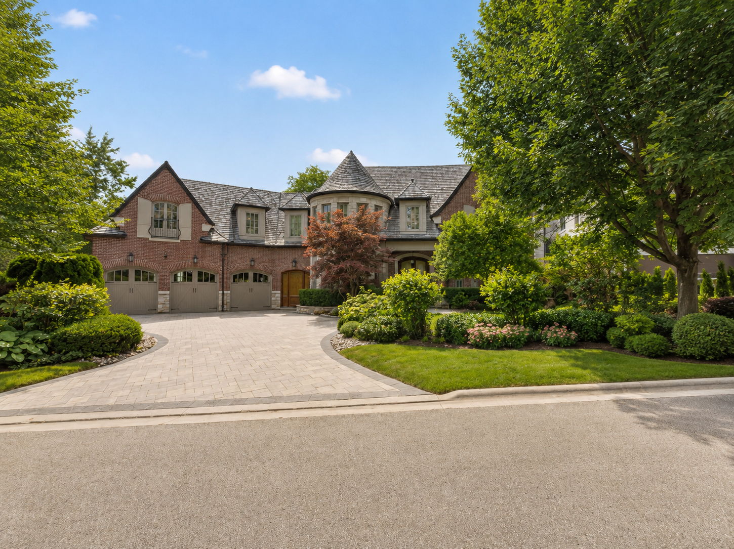 21 Don Ridge Dr Toronto, ON M2P 1H3