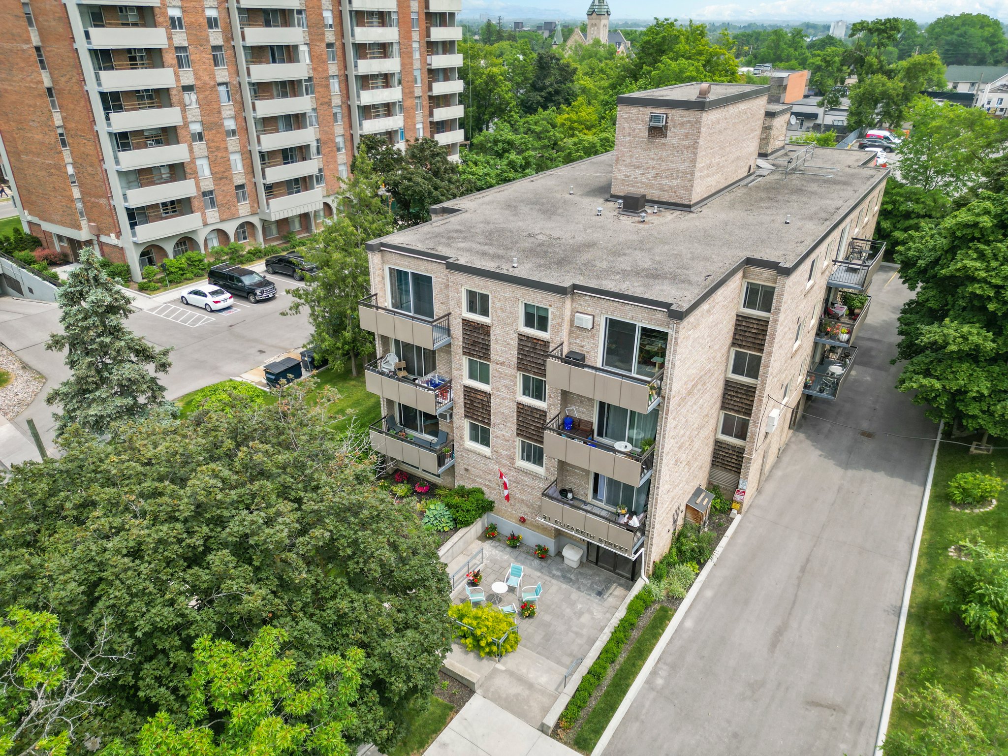21 Elizabeth St S Unit 206 Richmond Hill, ON L4C 3V5