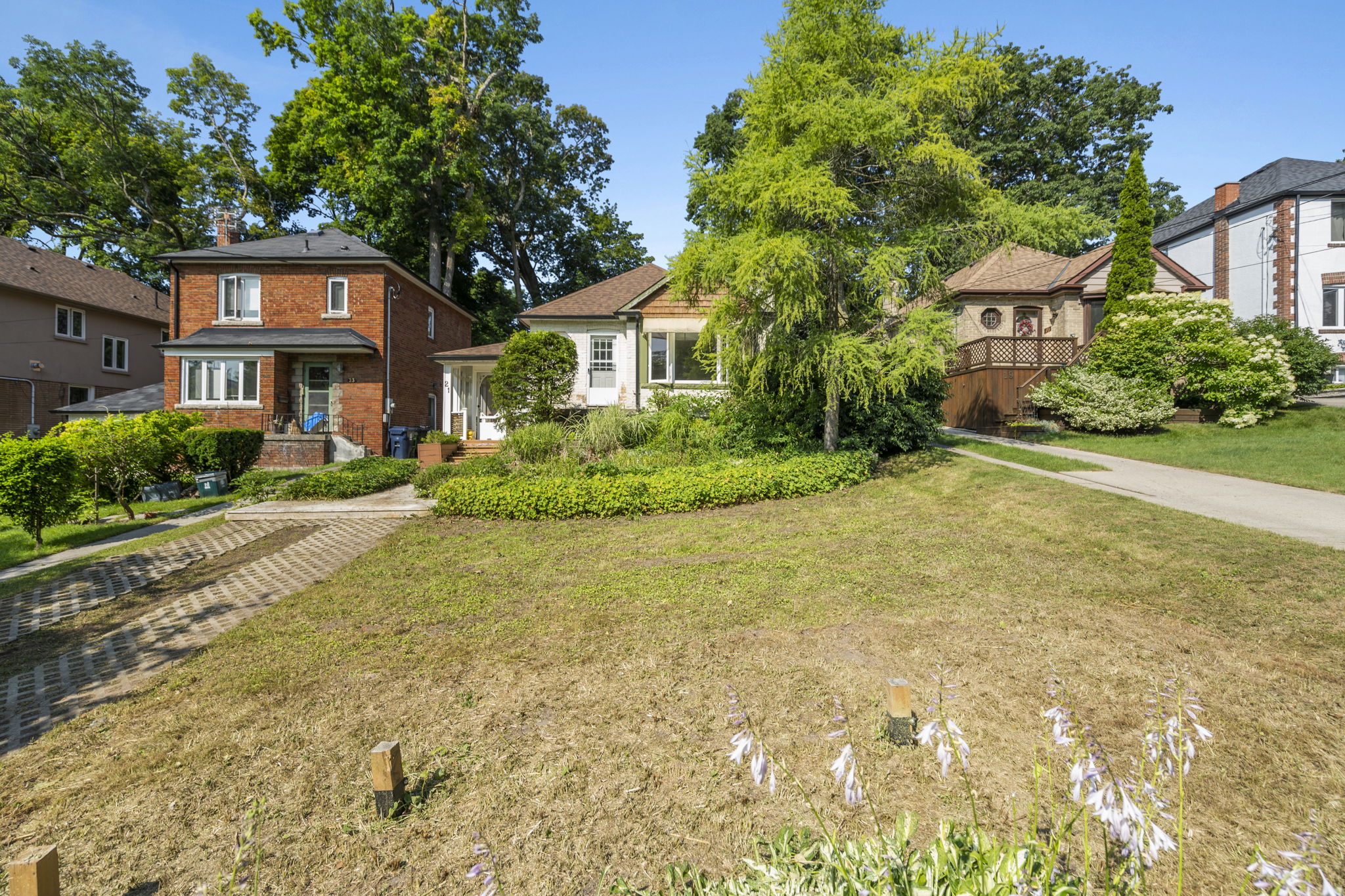 21 Glen Davis Crescent Toronto, ON M4E 1X6