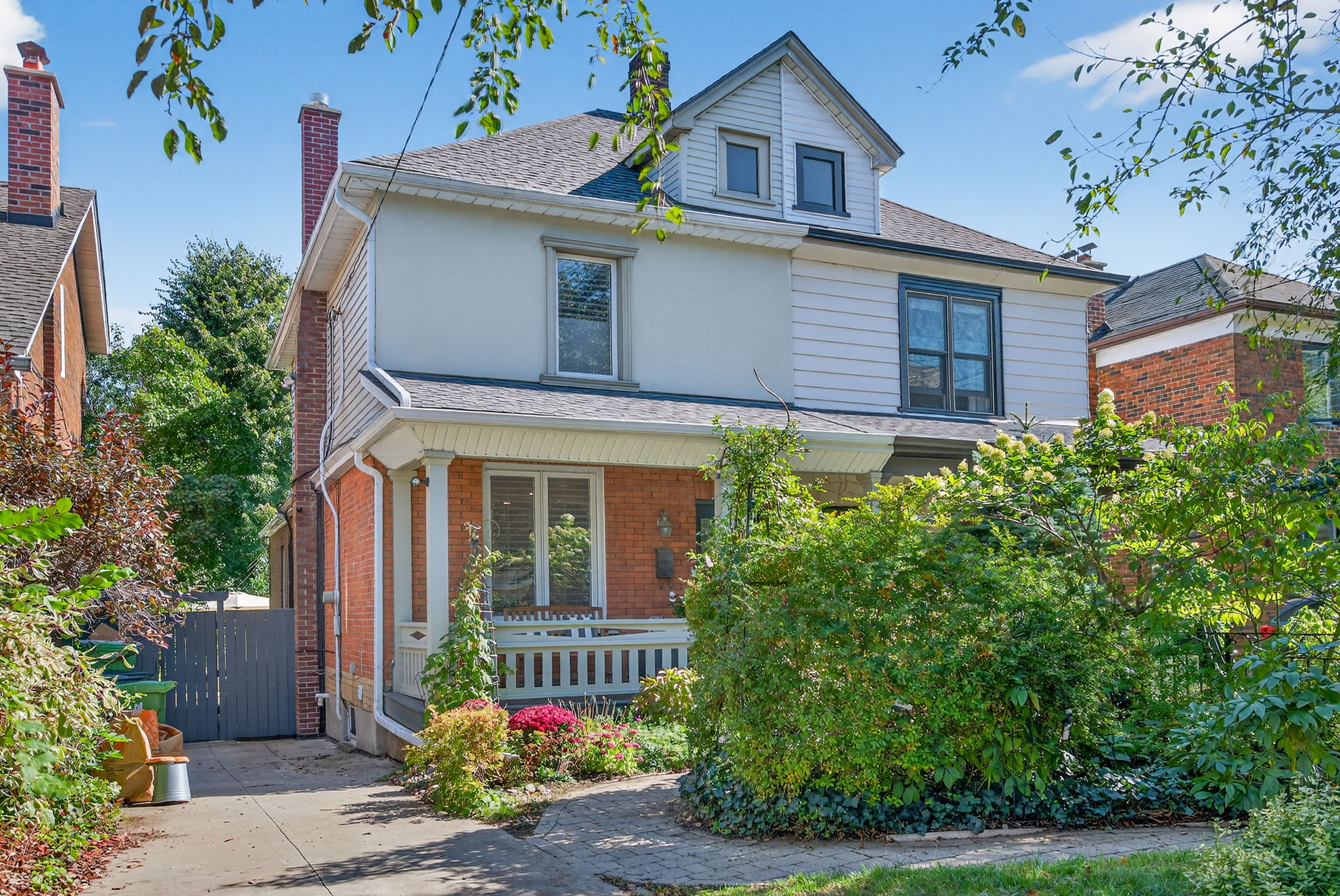21 Hannaford St Toronto, ON M4E 3G6