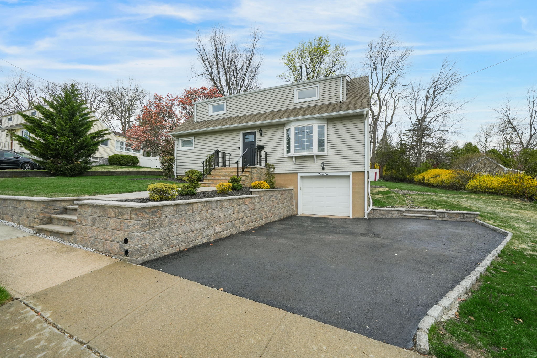 Great neighborhood near everything with sidewalks