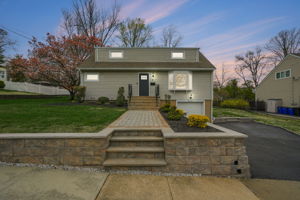 Great neighborhood near everything with sidewalks!