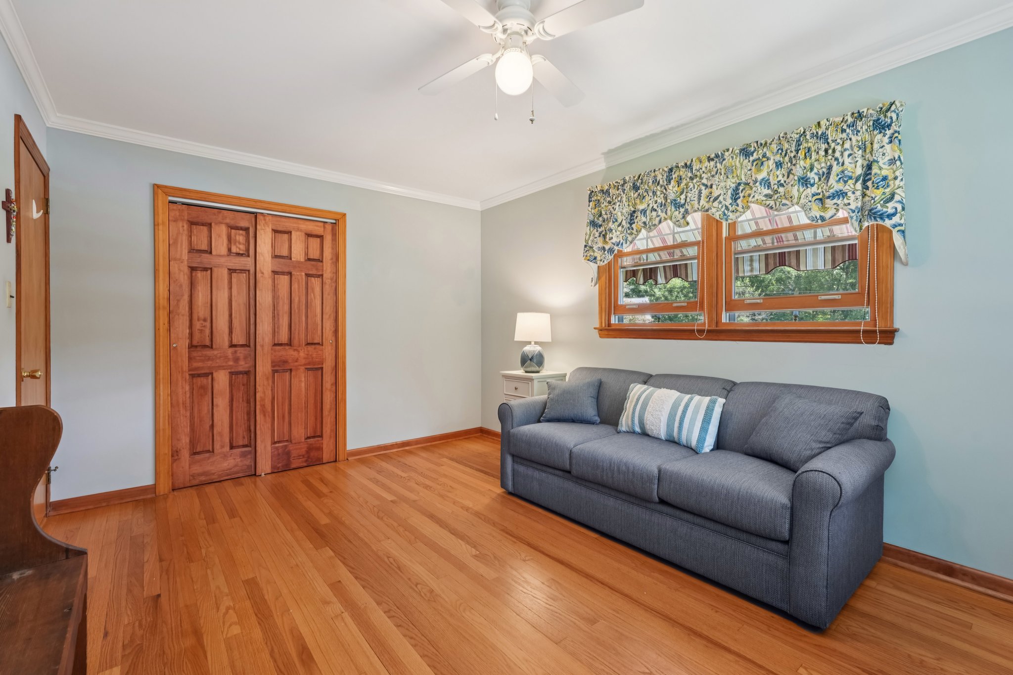 Linden Ct-S0409-006.jpg