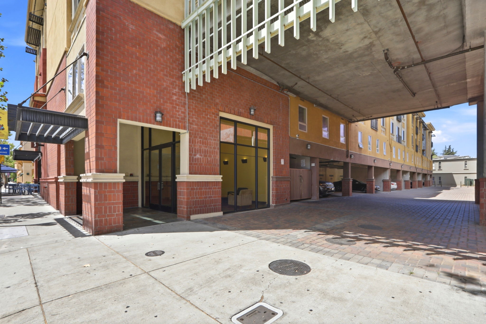 003_F8_21 N 2nd St 407