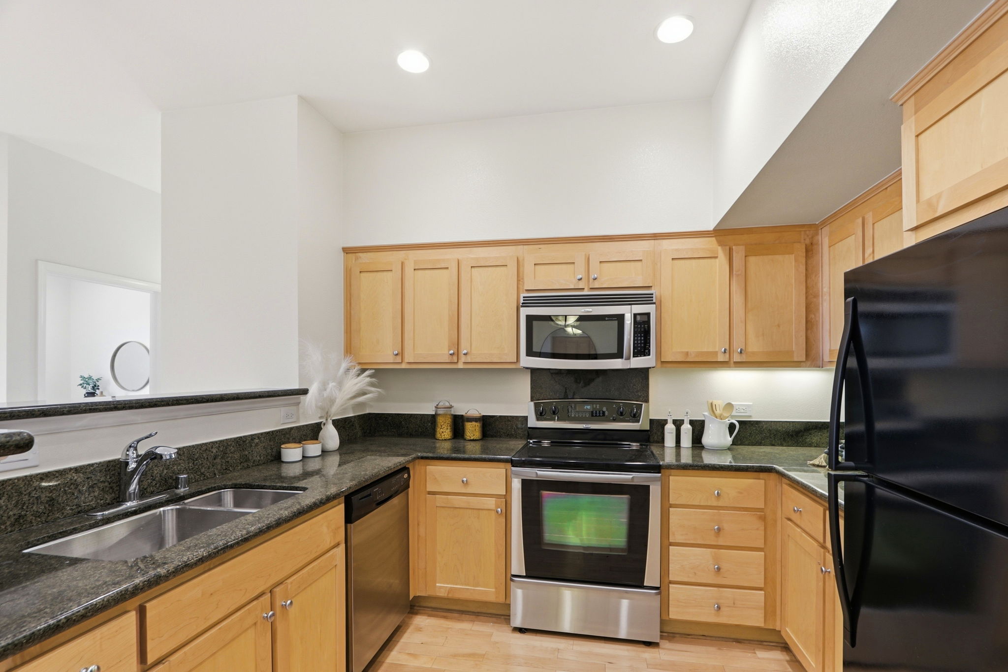 014_F8_21 N 2nd St 407