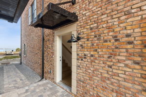 Unit 21 Entryway
