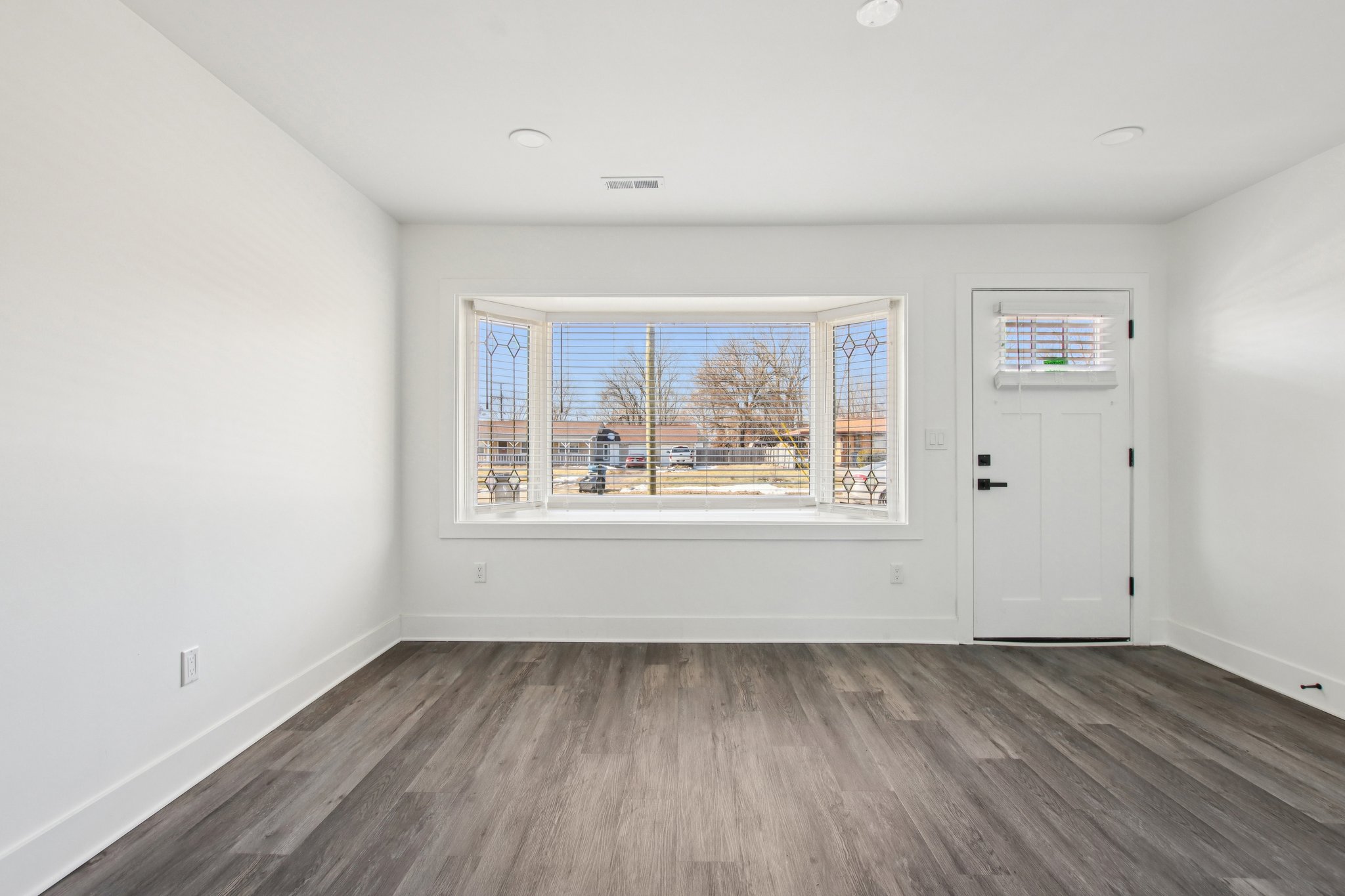 N Devon Ave-S1402-009.jpg