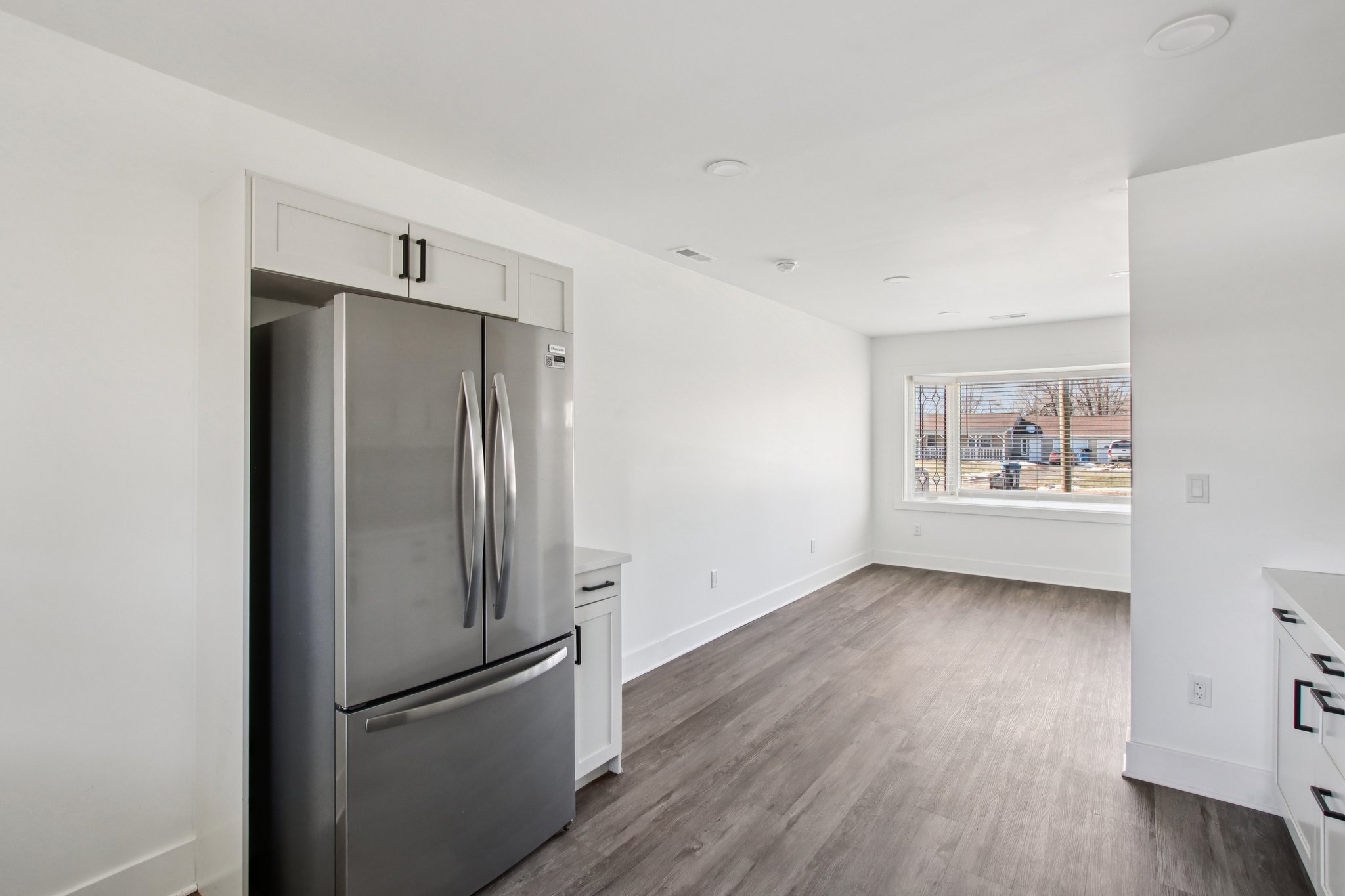 N Devon Ave-S1402-012.jpg