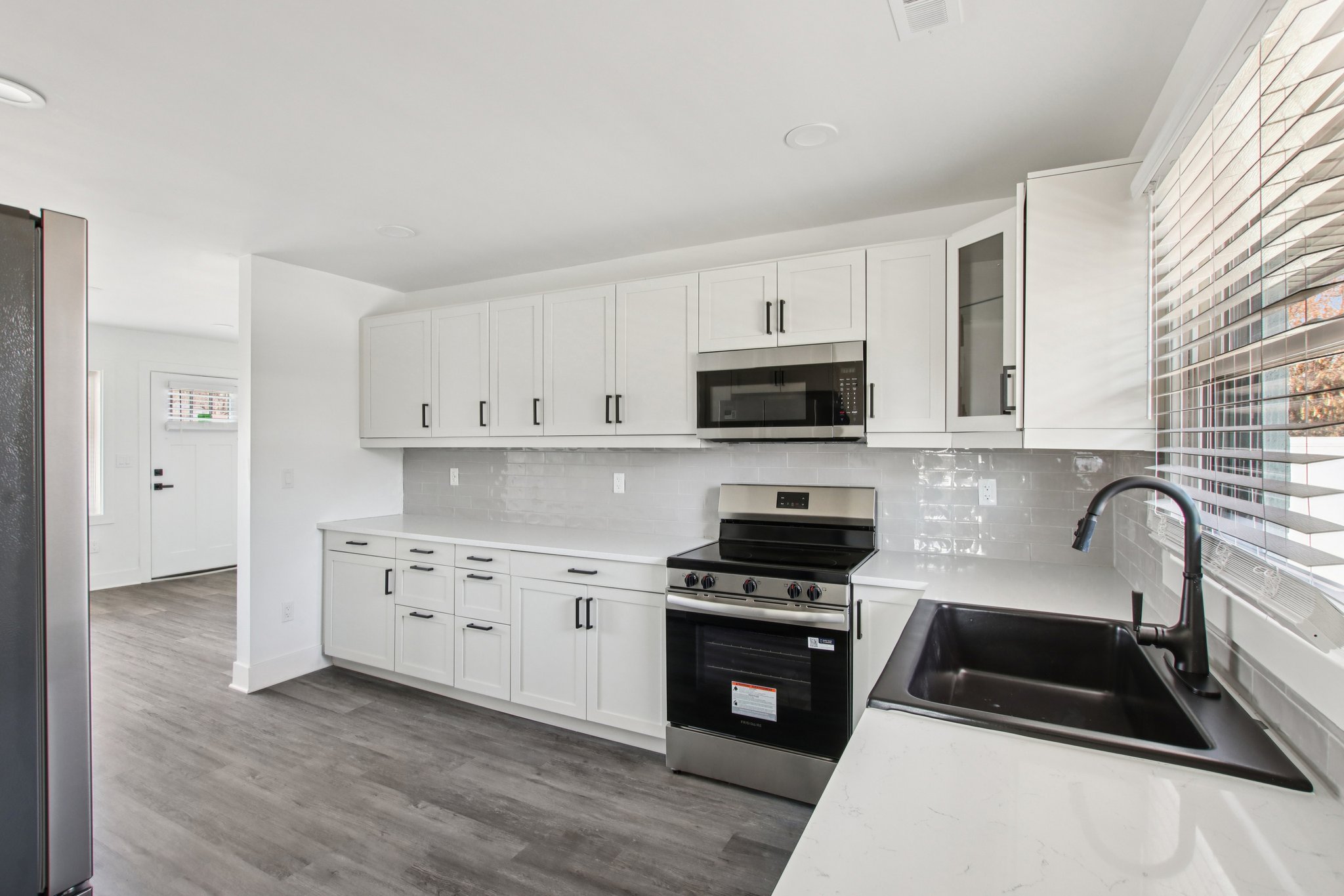 N Devon Ave-S1402-013.jpg