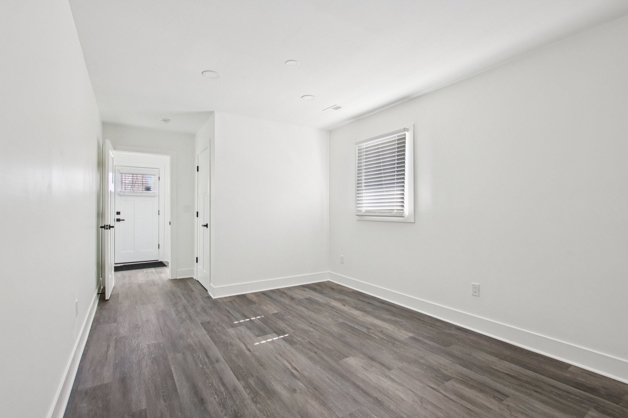 N Devon Ave-S1402-014.jpg