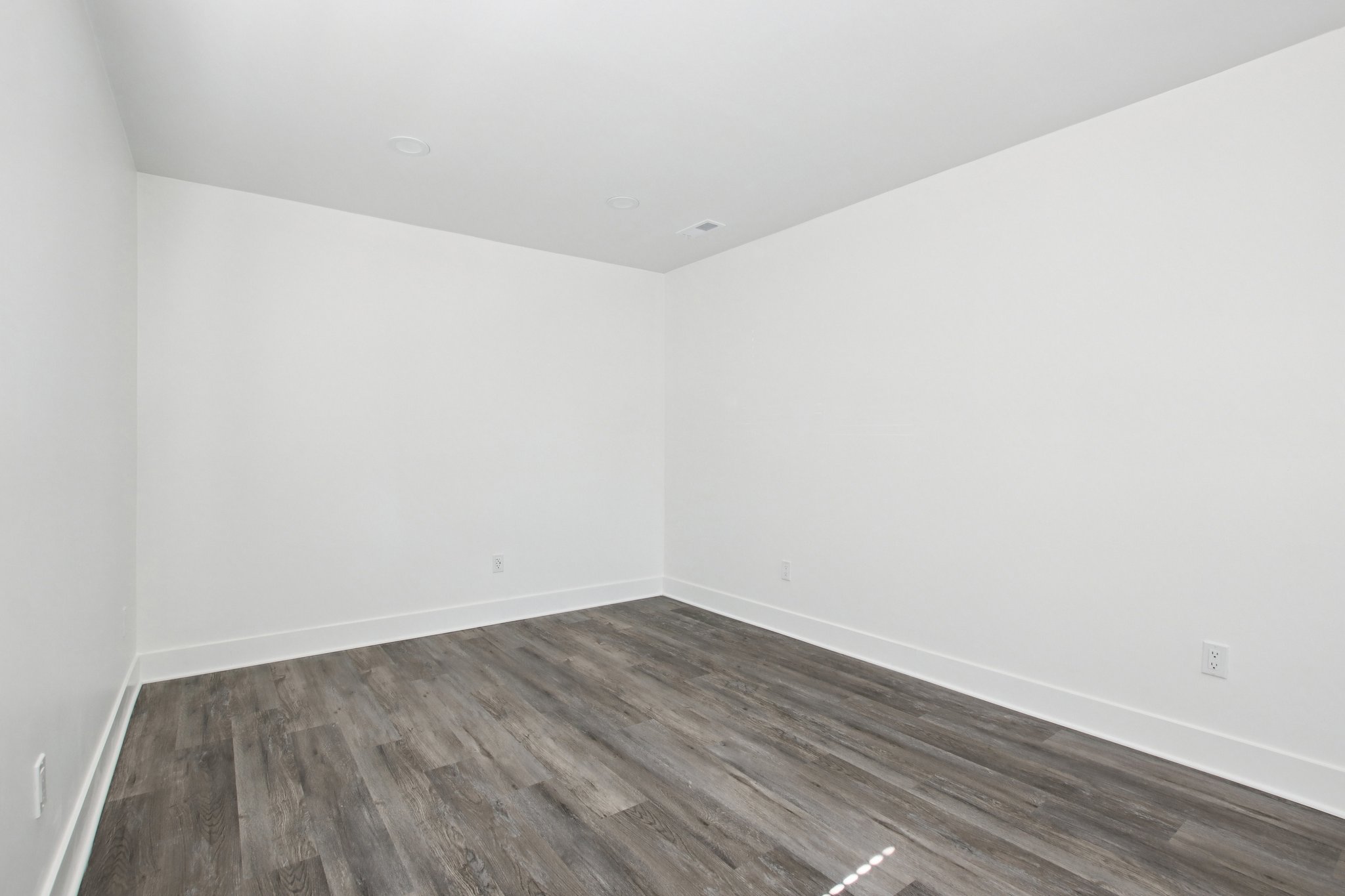 N Devon Ave-S1402-015.jpg