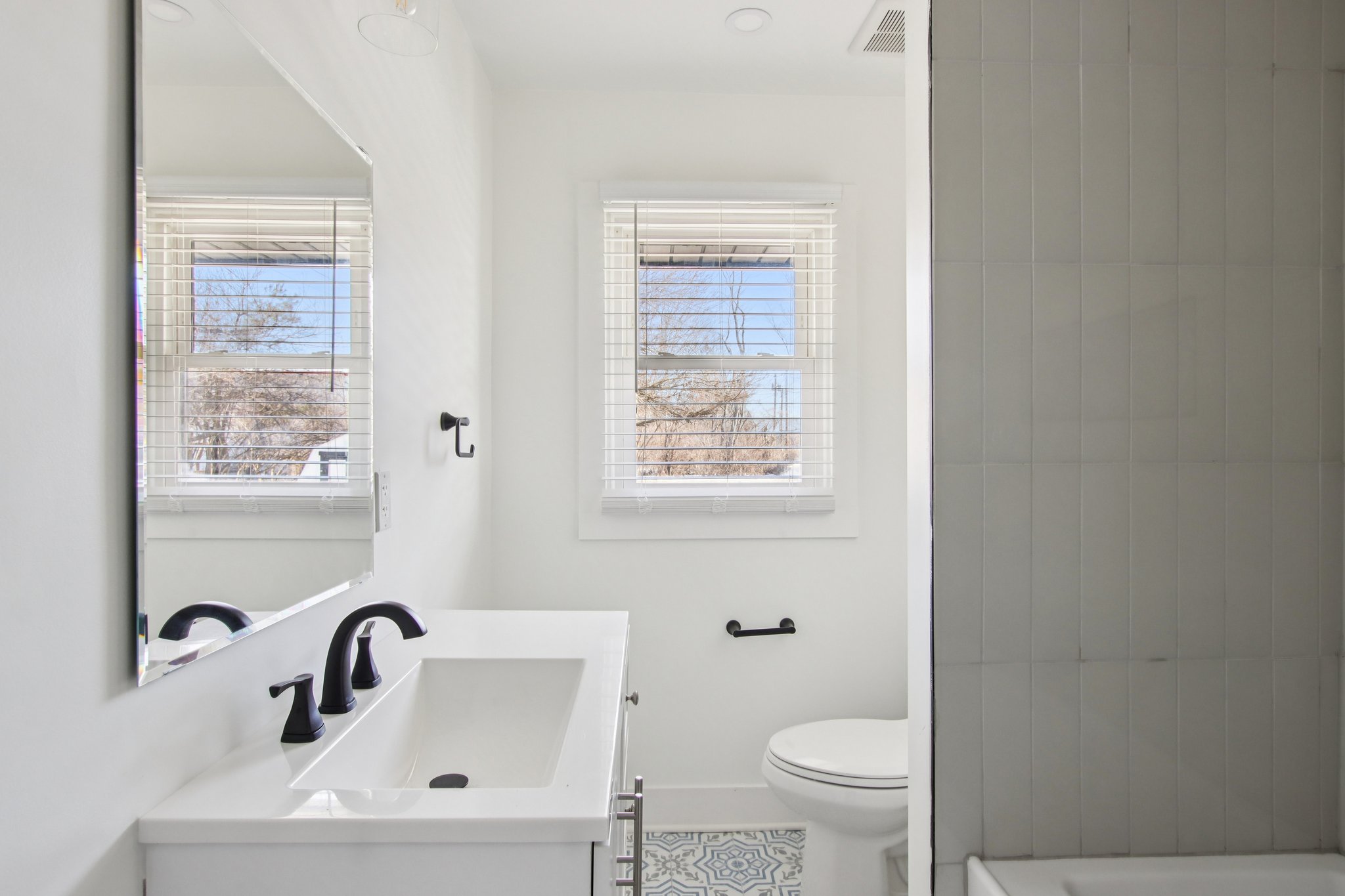 N Devon Ave-S1402-019.jpg