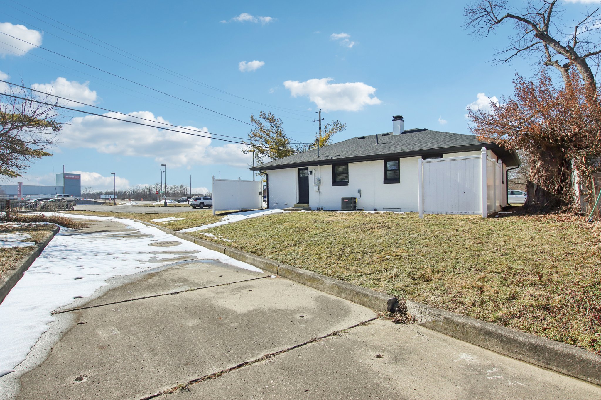 N Devon Ave-S1402-026.jpg