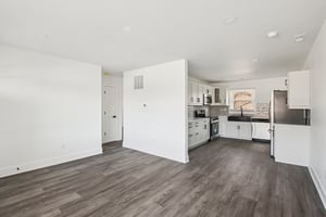 N Devon Ave-S1402-007.jpg