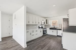 N Devon Ave-S1402-010.jpg