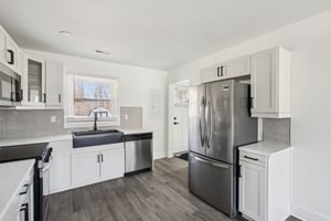 N Devon Ave-S1402-011.jpg