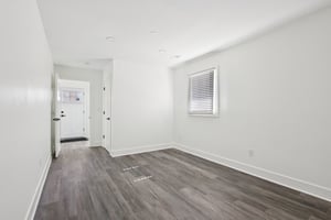 N Devon Ave-S1402-014.jpg