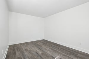 N Devon Ave-S1402-015.jpg