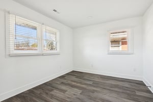 N Devon Ave-S1402-016.jpg