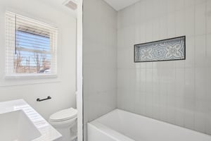 N Devon Ave-S1402-018.jpg