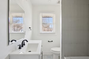 N Devon Ave-S1402-019.jpg