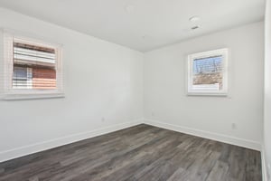 N Devon Ave-S1402-020.jpg